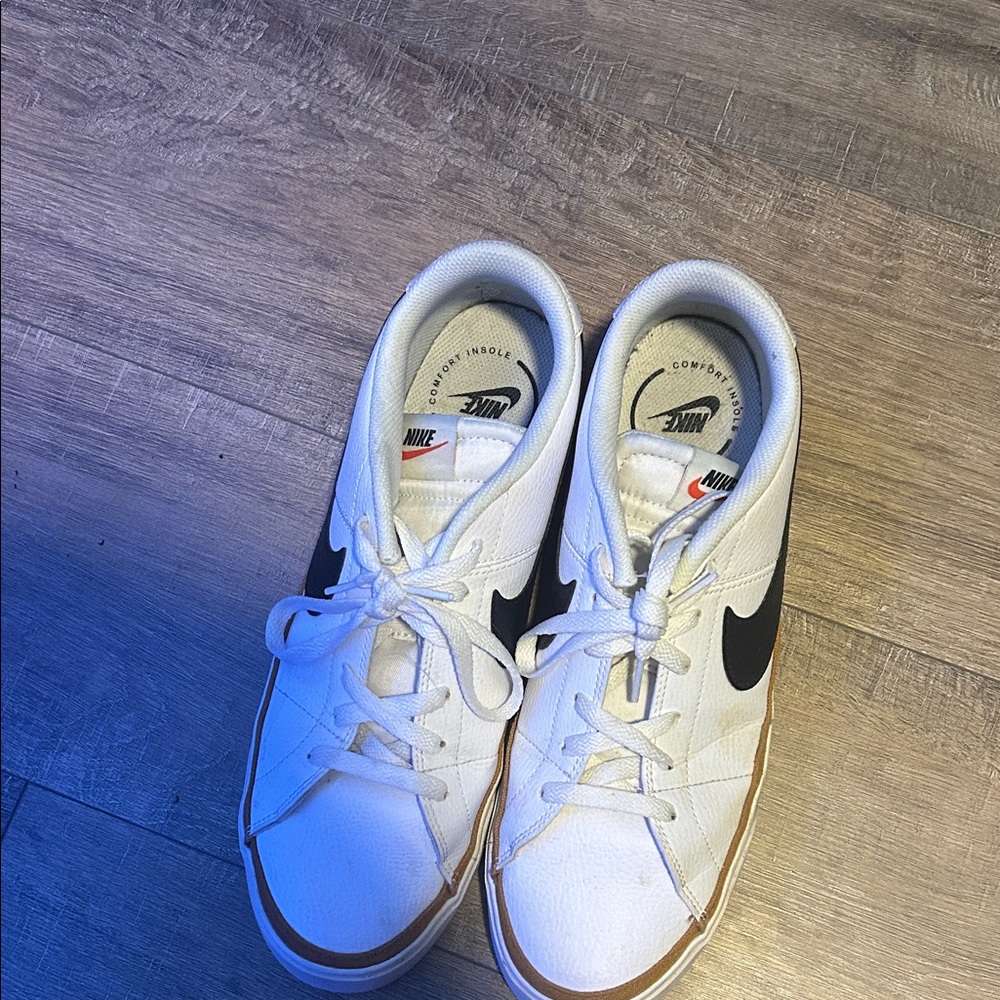 Nike White and Black Sneakers